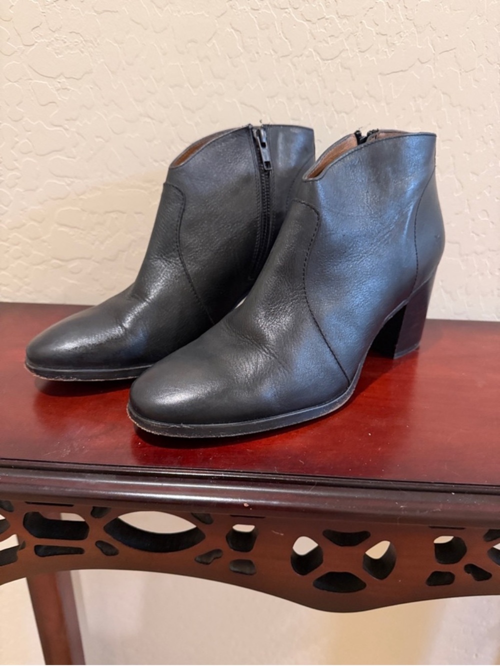 Frye Chelsea Black Leather Ankle Boot   Women’s SZ 9.5